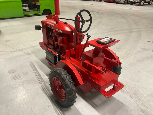 Mccormic oldtimer tractor - afbeelding 13 van  15