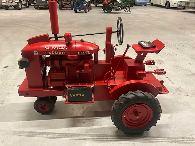 Mccormic oldtimer tractor - afbeelding 14 van  15