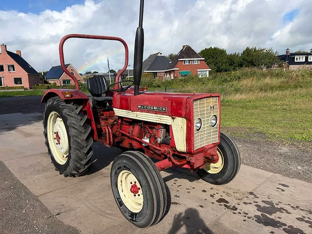 Mccormick - 1974 - 423 - oldtimer tractor - afbeelding 2 van  23