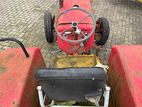 Mccormick d-324 oldtimer tractor - afbeelding 4 van  18
