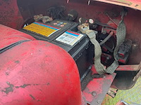 Mccormick d-324 oldtimer tractor - afbeelding 10 van  18