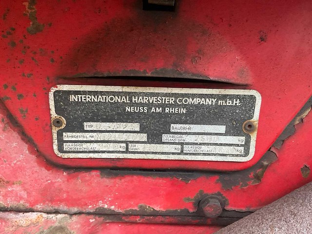 Mccormick d-324 oldtimer tractor - afbeelding 18 van  18