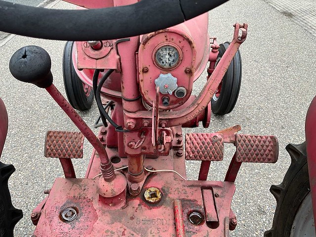Mccormick farmall h oldtimer tractor (marge) - afbeelding 14 van  22