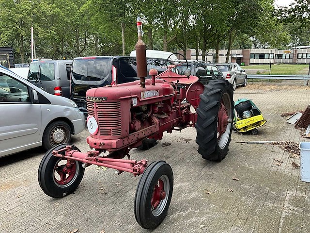 Mccormick farmall h oldtimer tractor - afbeelding 1 van  1