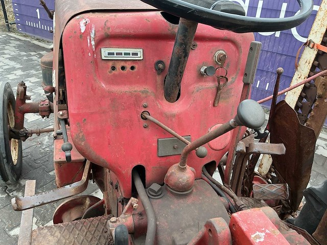 Mccormick g-432 oldtimer tractor - afbeelding 7 van  10