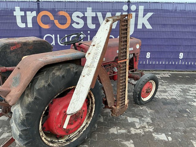 Mccormick g-432 oldtimer tractor - afbeelding 2 van  11