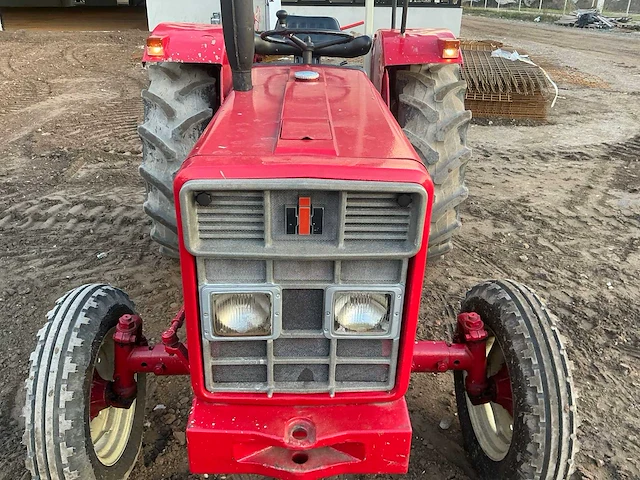 Mccormick international 323 oldtimer tractor - afbeelding 2 van  19