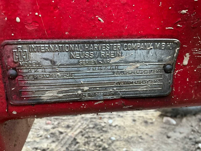 Mccormick international 323 oldtimer tractor - afbeelding 11 van  19