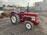 Mccormick international 323 oldtimer tractor - afbeelding 13 van  19