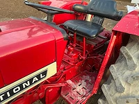 Mccormick international 323 oldtimer tractor - afbeelding 18 van  19