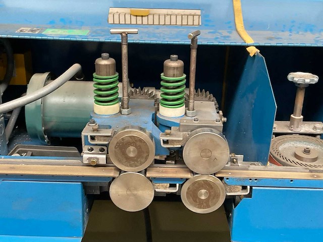 Mckechnie d-bur-r kanten afbraammachine - afbeelding 5 van  9