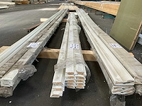 Mdf kraal plint 18x55x3050 mm (13x) - afbeelding 1 van  4