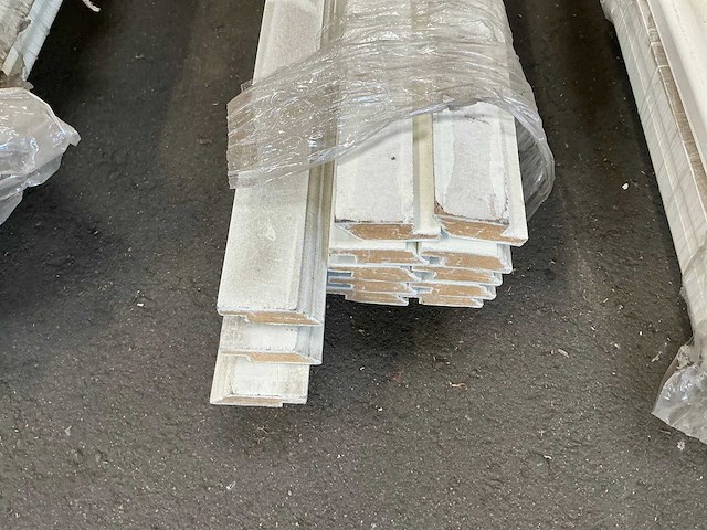 Mdf kraal plint 18x55x3050 mm (13x) - afbeelding 3 van  4