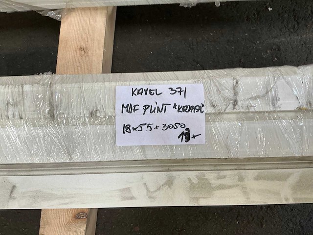 Mdf kraal plint 18x55x3050 mm (13x) - afbeelding 4 van  4