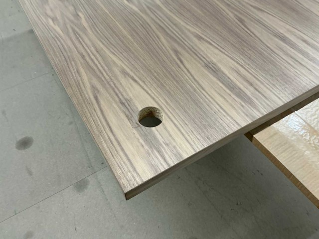 Mdf noten fineer tafelblad. voorzien van twee kabel ogen. - afbeelding 4 van  4