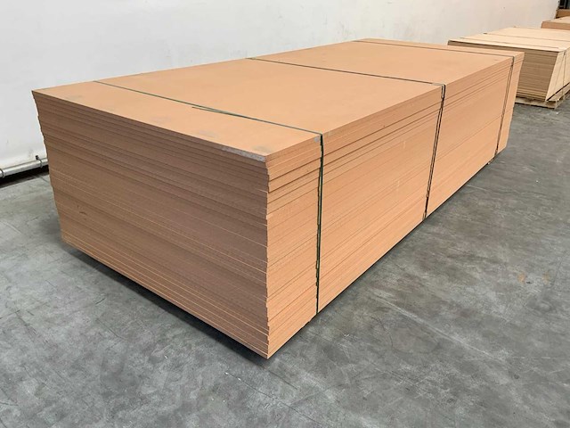 Mdf plaat unilin/spanolux 3055x1300x18mm (39x) - afbeelding 1 van  7