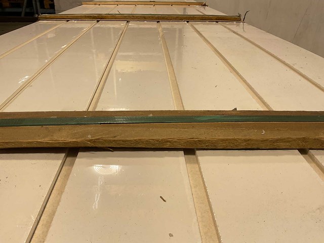 Mdf plint met kabelgoot wit gelakt - 488x14x1,5 cm (50x) - afbeelding 3 van  7