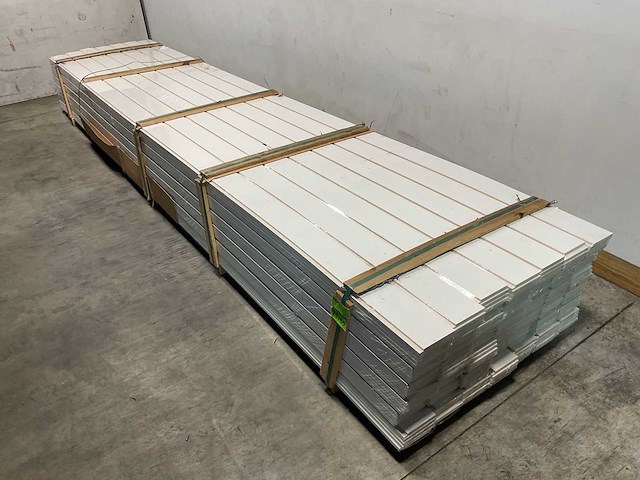 Mdf plint met kabelgoot wit gelakt - 488x14x1,5 cm (55x) - afbeelding 1 van  8