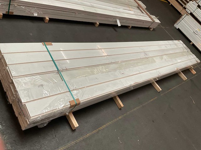 Mdf plint recht met kabelgoot 15x140 mm (85x) - afbeelding 3 van  5