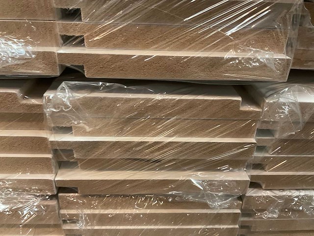 Mdf plint recht met kabelgoot 15x140 mm (85x) - afbeelding 4 van  5