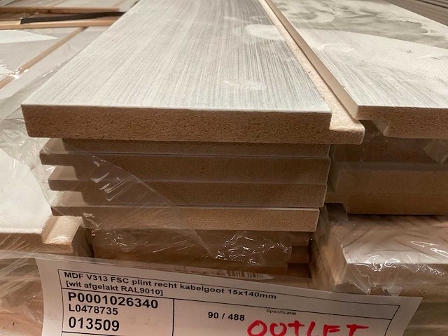 Mdf plint recht met kabelgoot 15x140 mm (90x) - afbeelding 2 van  5