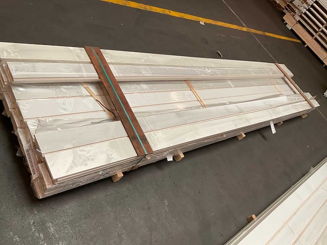 Mdf plint recht met kabelgoot 15x140 mm (90x) - afbeelding 3 van  5