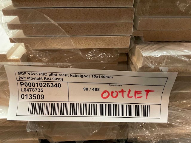 Mdf plint recht met kabelgoot 15x140 mm (90x) - afbeelding 4 van  5
