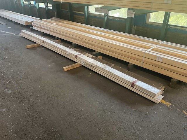 Mdf plint wit 18x150x4800 mm (13x) - afbeelding 1 van  4