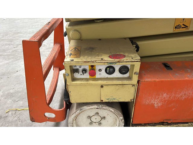 Mec 2633 es schaarhoogwerker (10 mtr) - afbeelding 4 van  9