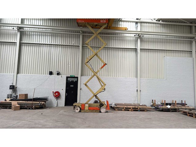 Mec 2633 es schaarhoogwerker (10 mtr) - afbeelding 4 van  5