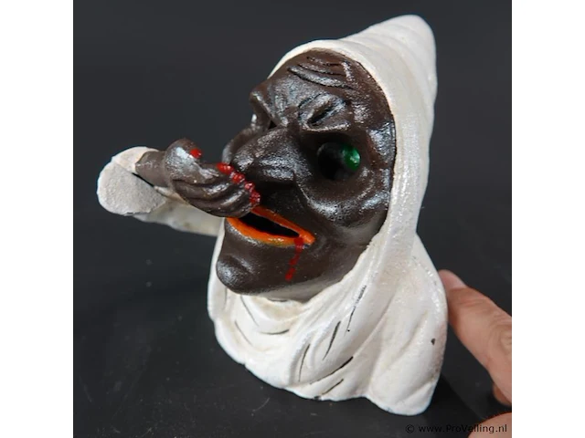 Mechanische gietijzeren spaarpot in de vorm van een heks (een zogenaamde "witch mechanical bank") - afbeelding 3 van  5