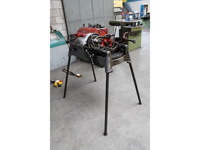 Mechanische pijpsnij- en draadsnijmachine ridgid 535. - afbeelding 2 van  3