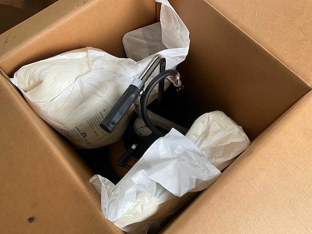 Meclube - 14 liter automatische bandenvuller met ondersteuning. - luchtcompressor - afbeelding 6 van  14