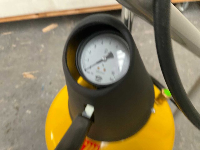 Meclube - 14 liter automatische bandenvuller met ondersteuning. - luchtcompressor - afbeelding 11 van  14