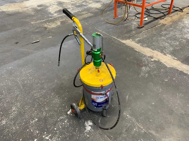 Meclube pneumatische vetspuit - afbeelding 2 van  3