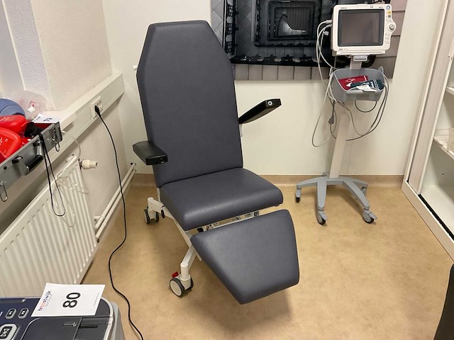 Medi behandelstoel - afbeelding 1 van  6