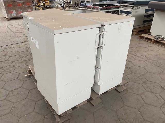 Medical cabinet (4x) - afbeelding 2 van  7