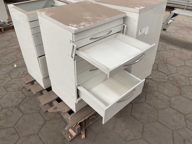 Medical cabinet (4x) - afbeelding 6 van  7