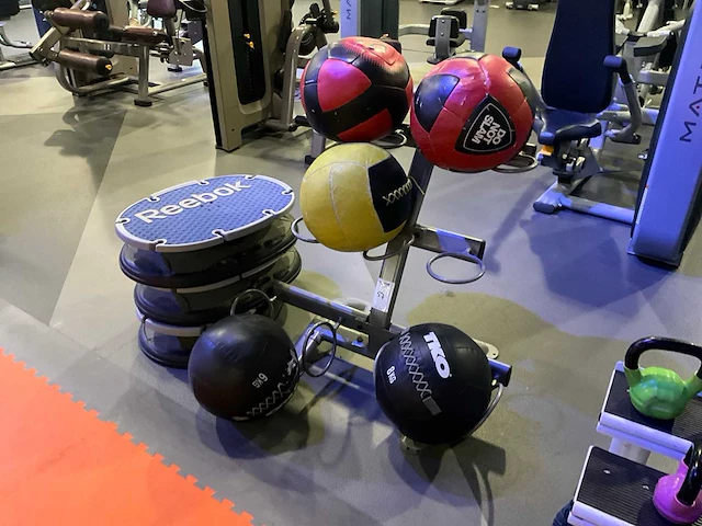 Medicijnballen op rek - afbeelding 1 van  4