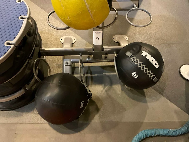 Medicijnballen op rek - afbeelding 4 van  4