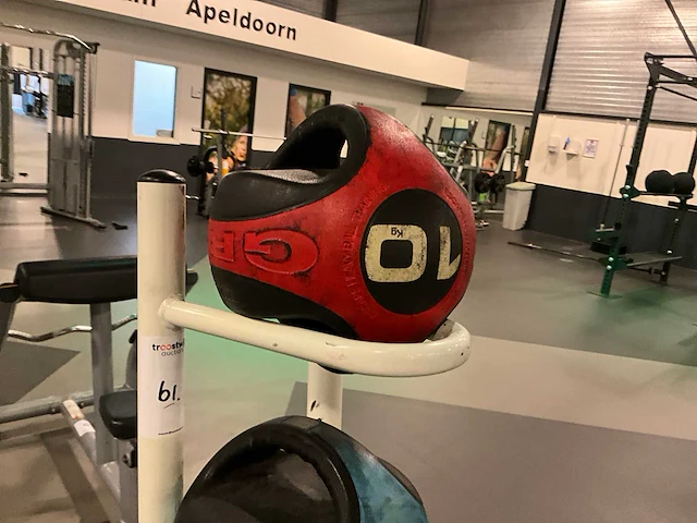 Medicijnballen op rek - afbeelding 2 van  5