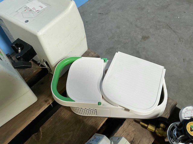 Medische apparatuur (20x) - afbeelding 5 van  9