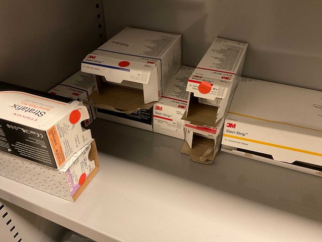 Medische benodigdheden hechten - afbeelding 3 van  15