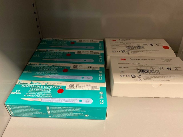 Medische benodigdheden hechten - afbeelding 12 van  15