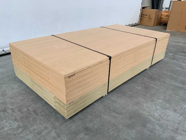 Medite mdf plaat 2445x1220x25mm (19x) - afbeelding 1 van  3