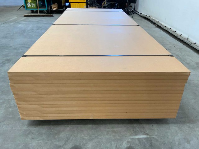 Medite mdf plaat 3055x1222x32mm (14x) - afbeelding 1 van  5