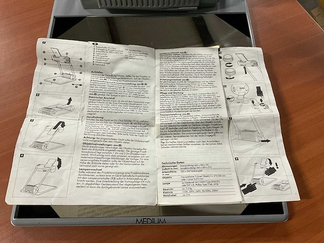 Medium traveller 3 overhead projector - afbeelding 9 van  10