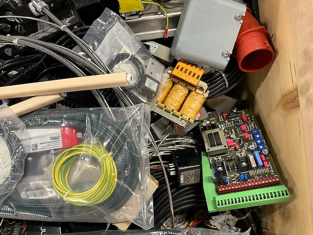 Meech - partij industriële elektronica, bekabeling, sensoren - afbeelding 6 van  9