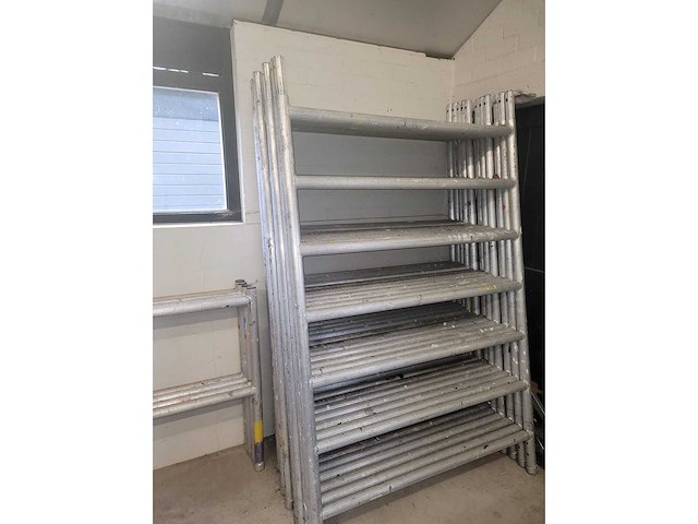 Meerdere rolsteigers - afbeelding 1 van  9