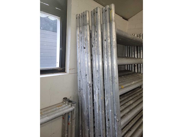 Meerdere rolsteigers - afbeelding 5 van  9